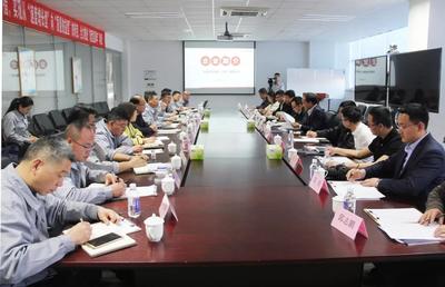 中國(guó)汽車(chē)工業(yè)協(xié)會(huì)副秘書(shū)長(zhǎng)葉盛基一行蒞臨華晨專(zhuān)用車(chē)調(diào)研并指導(dǎo)廣告設(shè)計(jì)工作